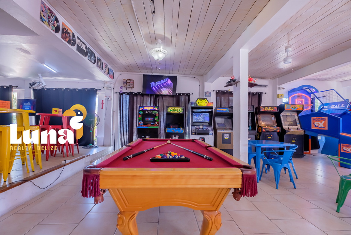 Barcade - Pool table