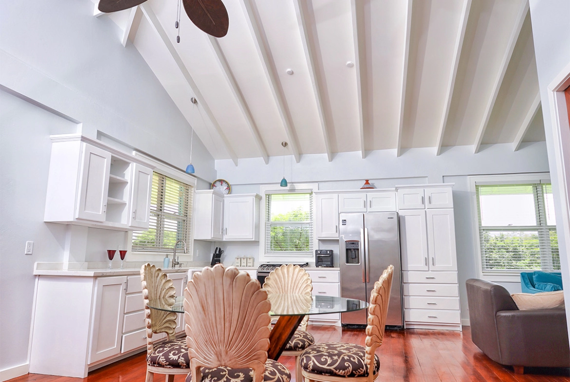 Casa Blanca - living room and kitchen coopala